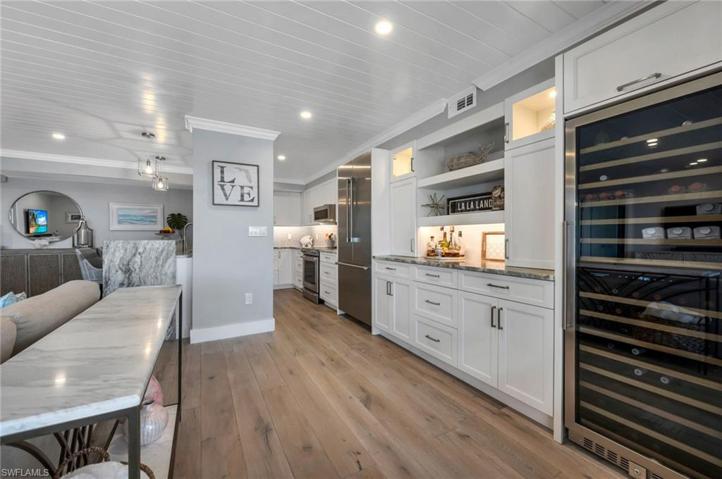 250 Park Shore DR # 302, NAPLES FL 34103