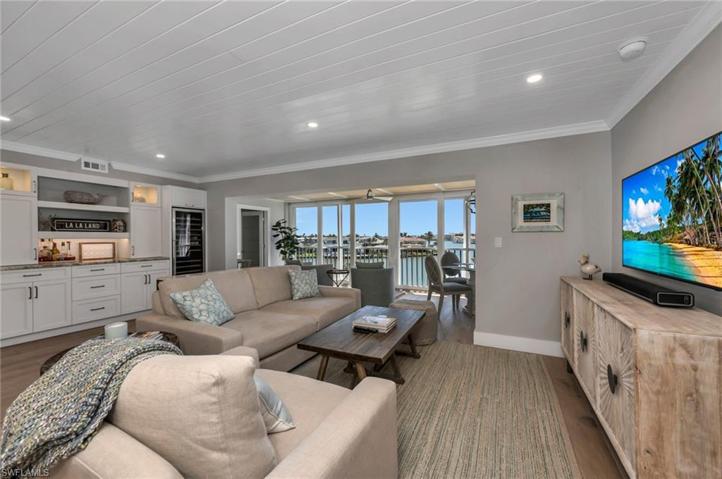 250 Park Shore DR # 302, NAPLES FL 34103