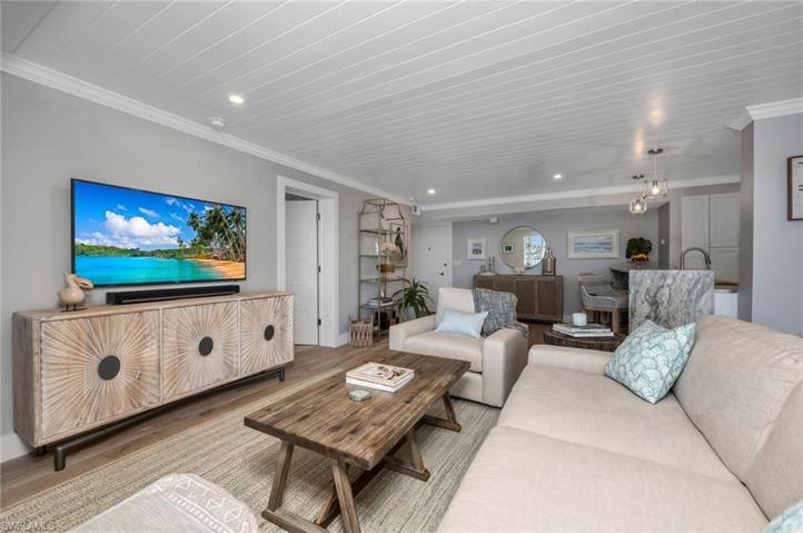 250 Park Shore DR # 302, NAPLES FL 34103