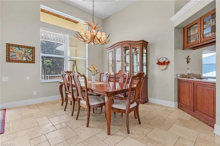 Dining area - chandelier does not convey