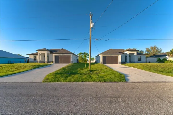 View of front facade with a garage and a front yard