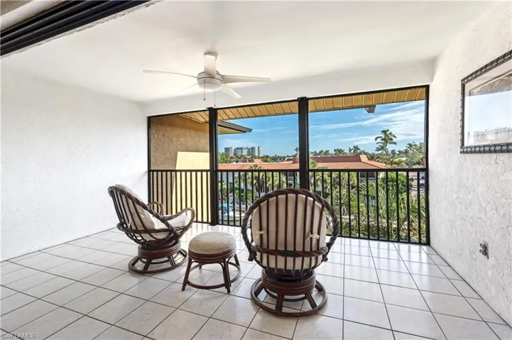 2nd floor screened lanai