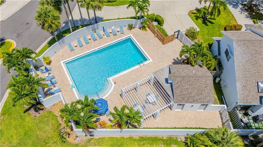 Bird's eye view of a pool area