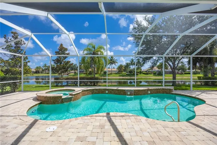 8562 Veronawalk Cir, Naples, Florida 34114