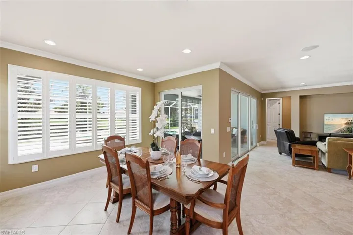 8562 Veronawalk Cir, Naples, Florida 34114