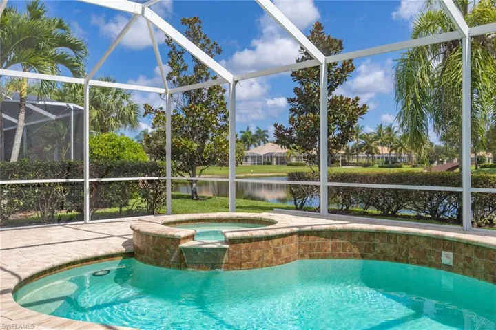 8562 Veronawalk Cir, Naples, Florida 34114