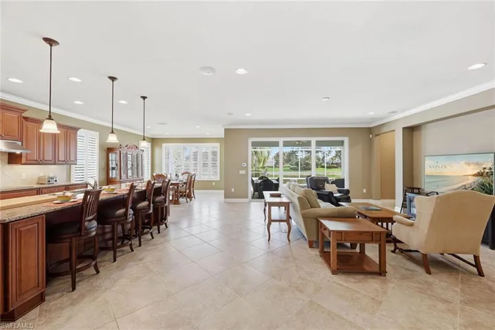 8562 Veronawalk Cir, Naples, Florida 34114