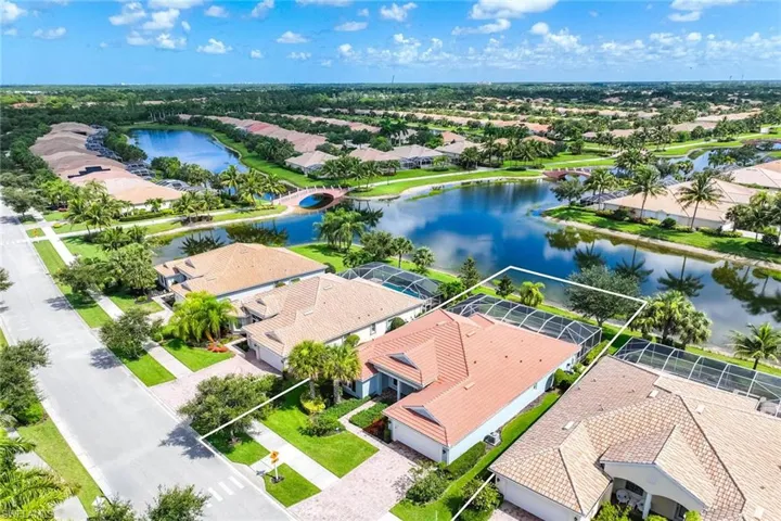 8562 Veronawalk Cir, Naples, Florida 34114