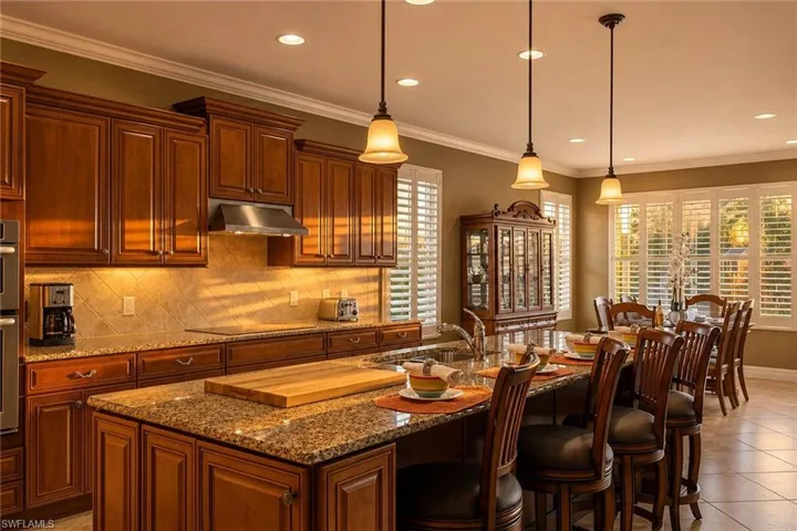 8562 Veronawalk Cir, Naples, Florida 34114