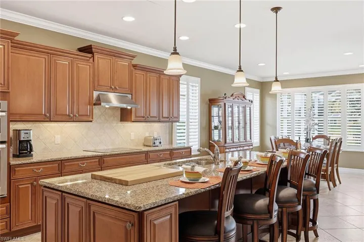8562 Veronawalk Cir, Naples, Florida 34114