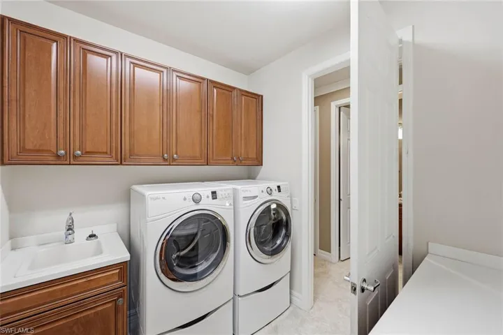 8562 Veronawalk Cir, Naples, Florida 34114