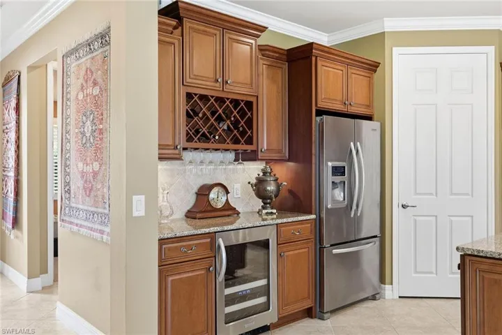 8562 Veronawalk Cir, Naples, Florida 34114