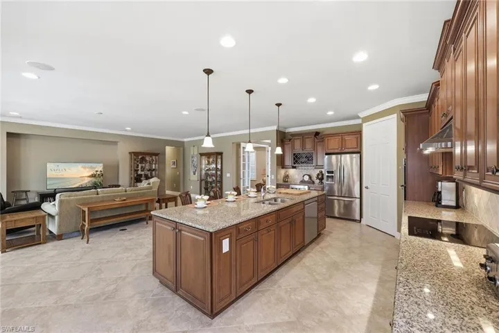 8562 Veronawalk Cir, Naples, Florida 34114
