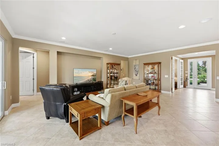8562 Veronawalk Cir, Naples, Florida 34114