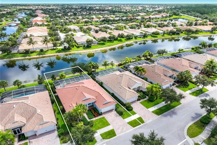 8562 Veronawalk Cir, Naples, Florida 34114