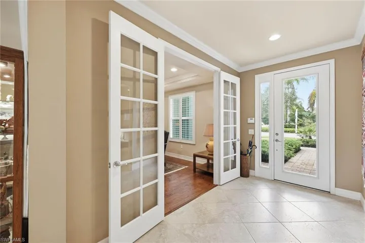 8562 Veronawalk Cir, Naples, Florida 34114