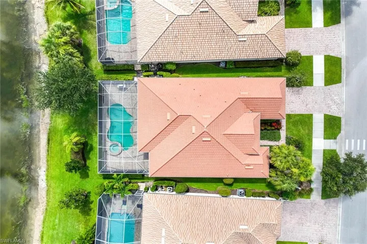 8562 Veronawalk Cir, Naples, Florida 34114