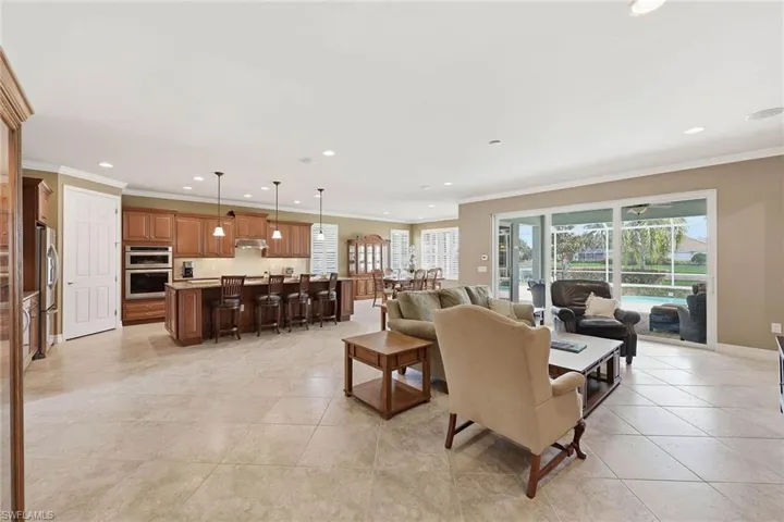 8562 Veronawalk Cir, Naples, Florida 34114