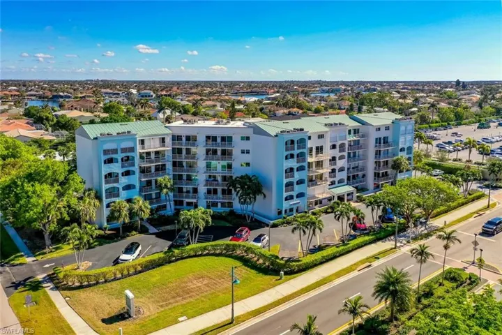 Bird's eye view of apartment complex