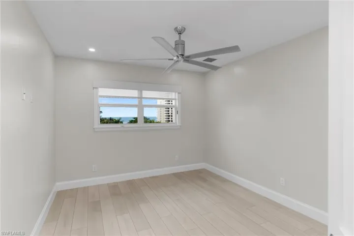 Unfurnished room featuring light wood-style flooring, a ceiling fan, and recessed lighting