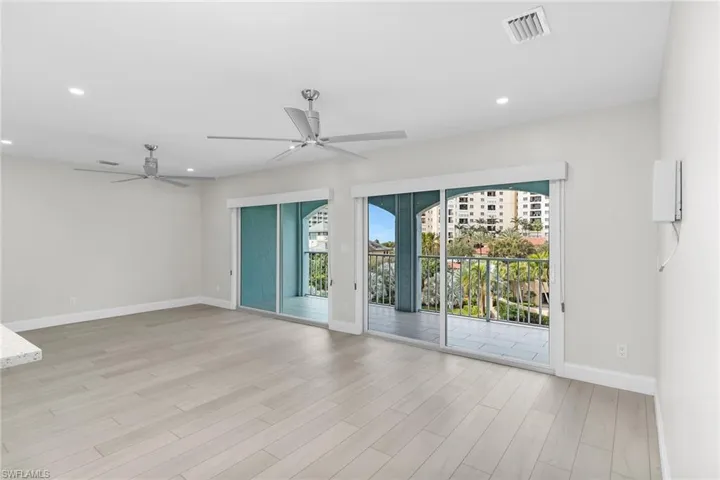 Unfurnished room featuring light wood-style flooring, a ceiling fan, and recessed lighting