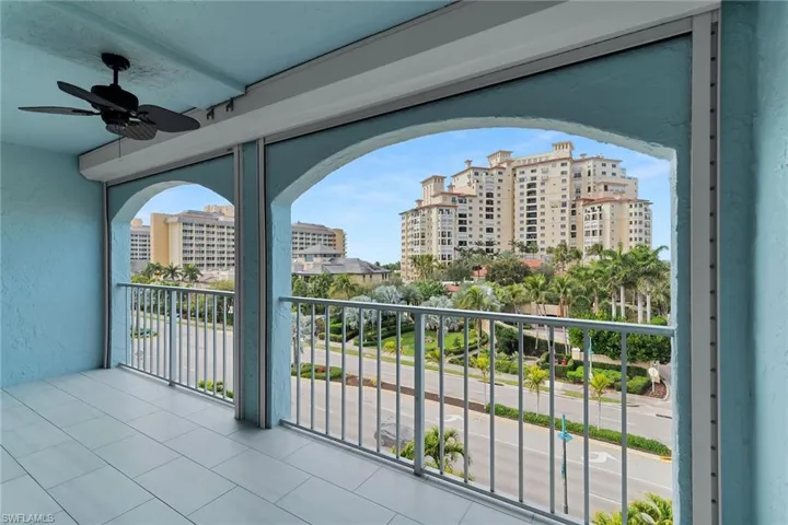 Balcony featuring a ceiling fan