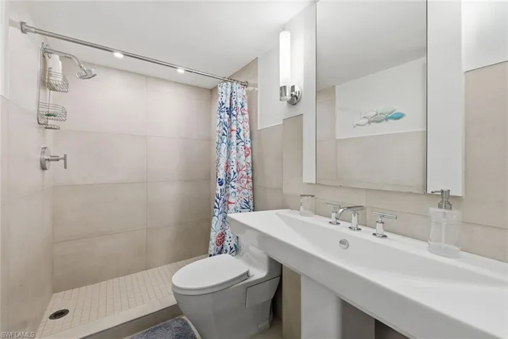 4200  Belair  LN, Naples, FL 34103