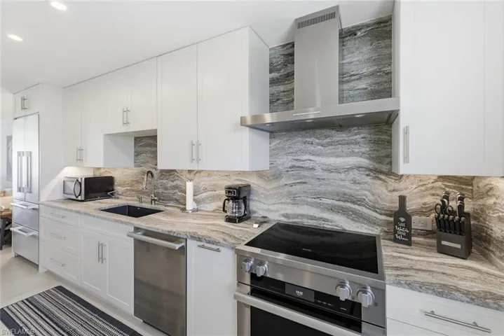 4200  Belair  LN, Naples, FL 34103