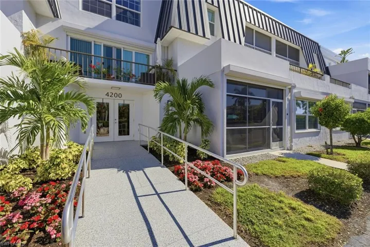 4200  Belair  LN, Naples, FL 34103
