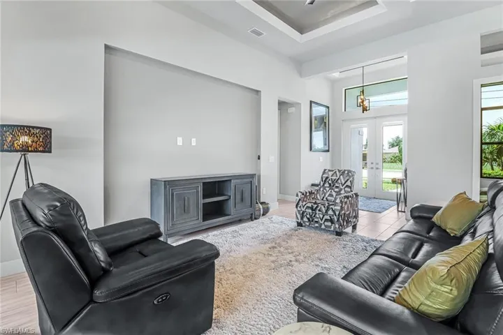 1805  Beach W PKWY, Cape Coral, FL 33914