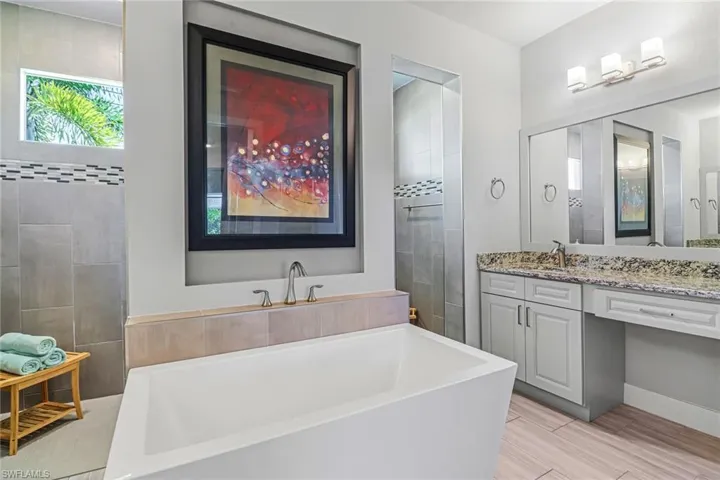 1805  Beach W PKWY, Cape Coral, FL 33914