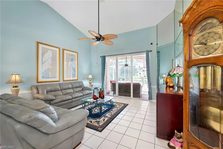 195  Palmetto Dunes  CIR, Naples, FL 34113