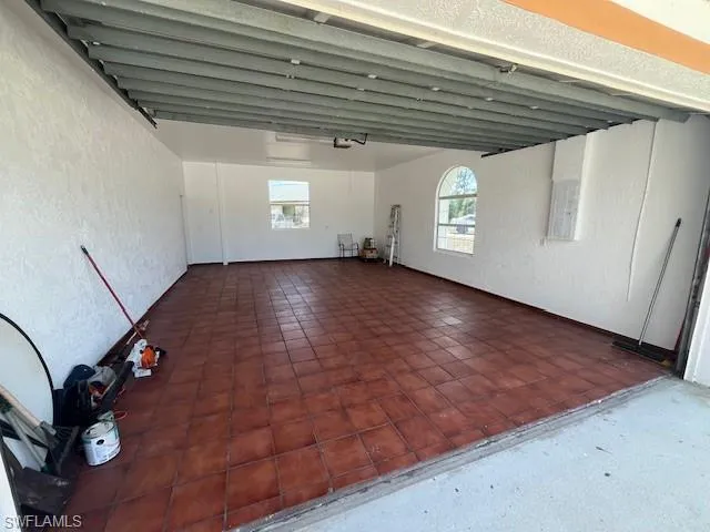Oversized Garage 20x28 feet with a textured wall and electric panel