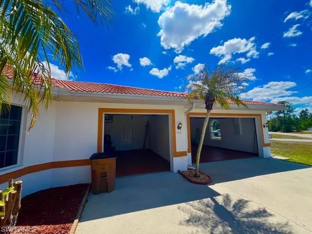 914  Mc Arthur  AVE, Lehigh Acres, FL 33936