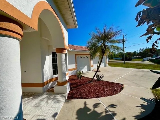 914 Mcarthur Ave, Lehigh Acres, Florida 33936