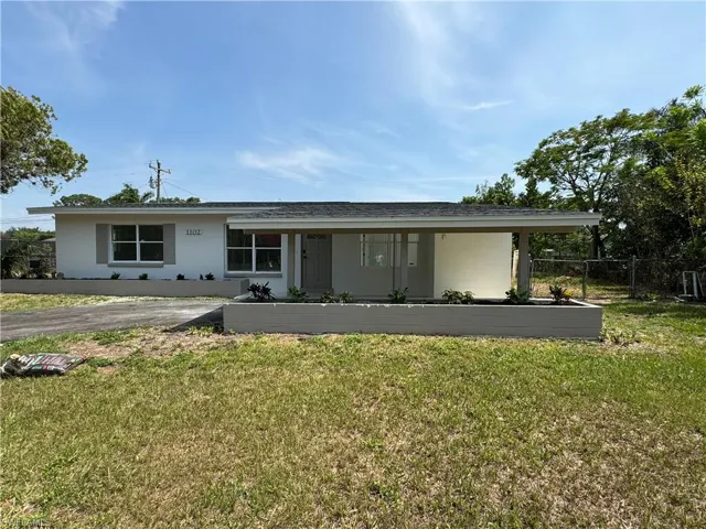 View of front of property featuring a front lawn