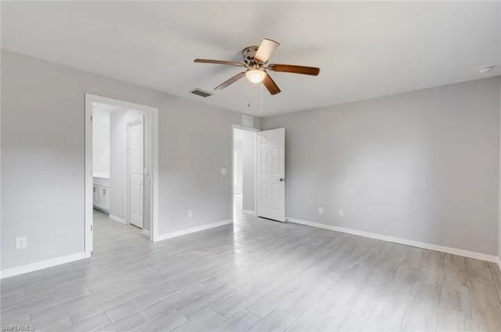 Unfurnished room featuring light wood-style floors and a ceiling fan