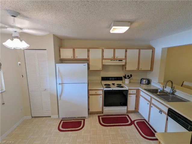 645  Squire  CT, Naples, FL 34104