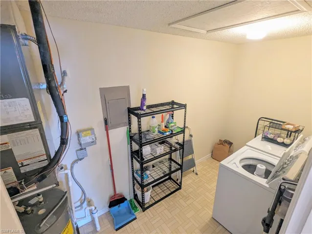 645  Squire  CT, Naples, FL 34104