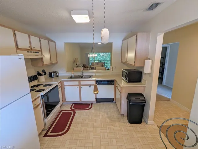 645  Squire  CT, Naples, FL 34104