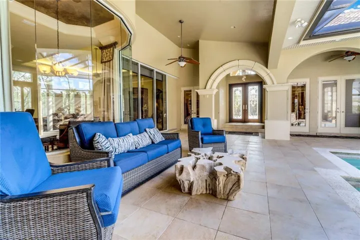 Seating area in lanai