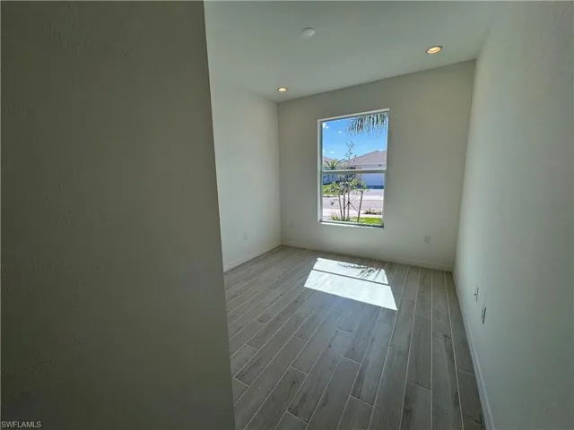 Additional guest bedroom