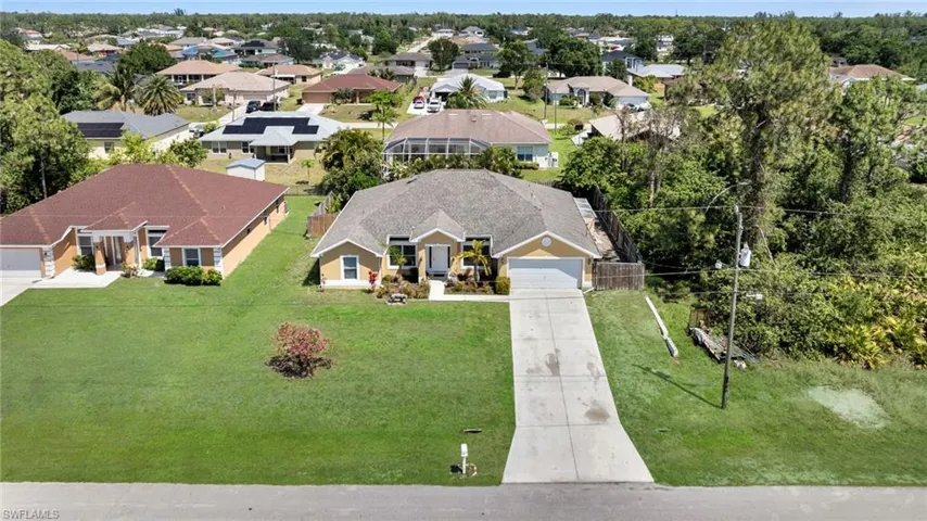 Birds eye view of property featuring a residential view
