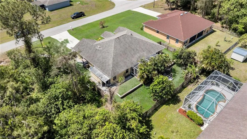 Birds eye view of property