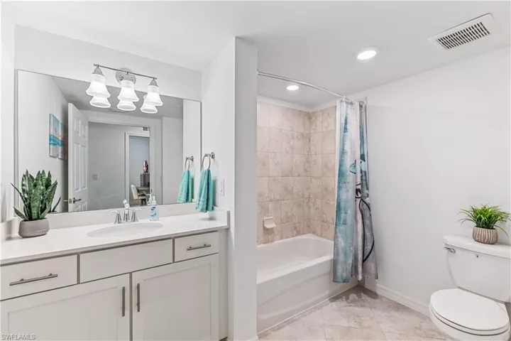 Guest bathroom - Shower tub combo