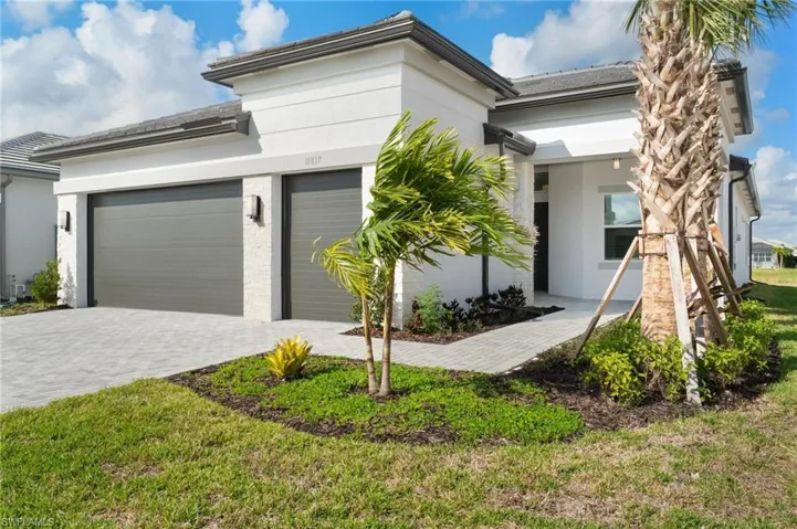 View of front facade with a garage and a front yard