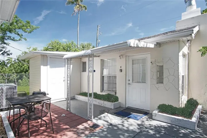 2147  Washington  AVE, Naples, FL 34112