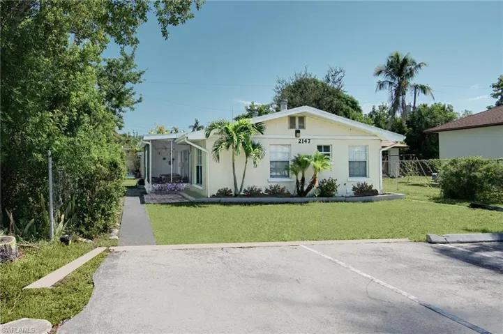 2147  Washington  AVE, Naples, FL 34112