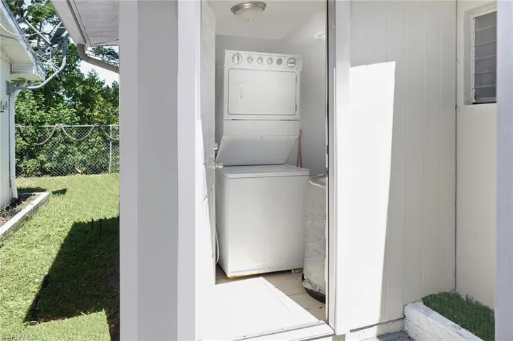 2147  Washington  AVE, Naples, FL 34112