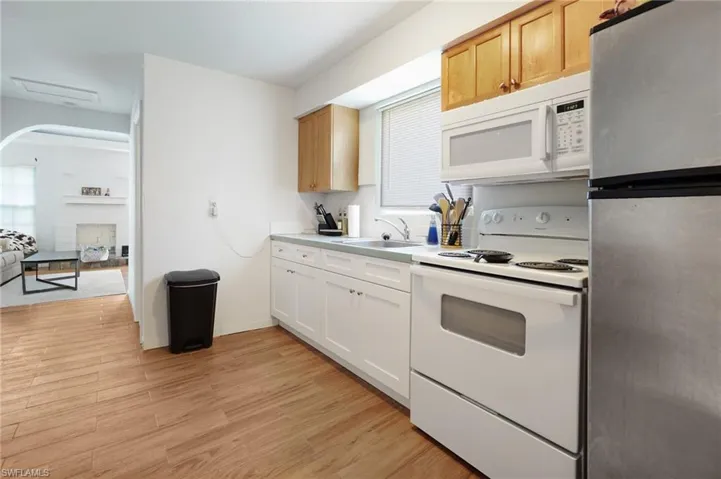 2147  Washington  AVE, Naples, FL 34112